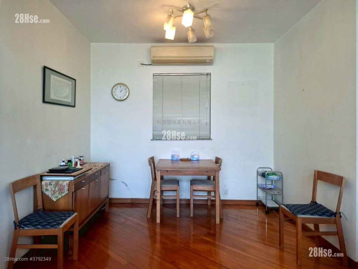 Tung Chung Crescent Sell 3 Bedrooms , 2 Bathrooms 813 ft²