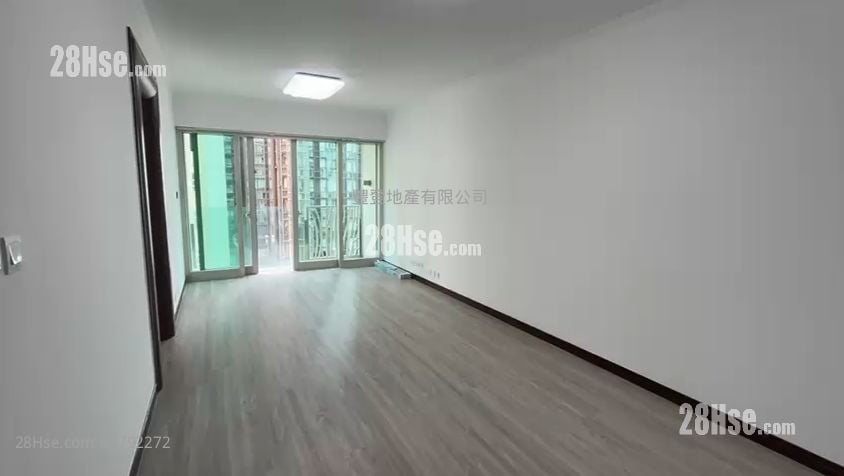 The Legend Rental 3 Bedrooms , 1 Bathroom 867 ft²