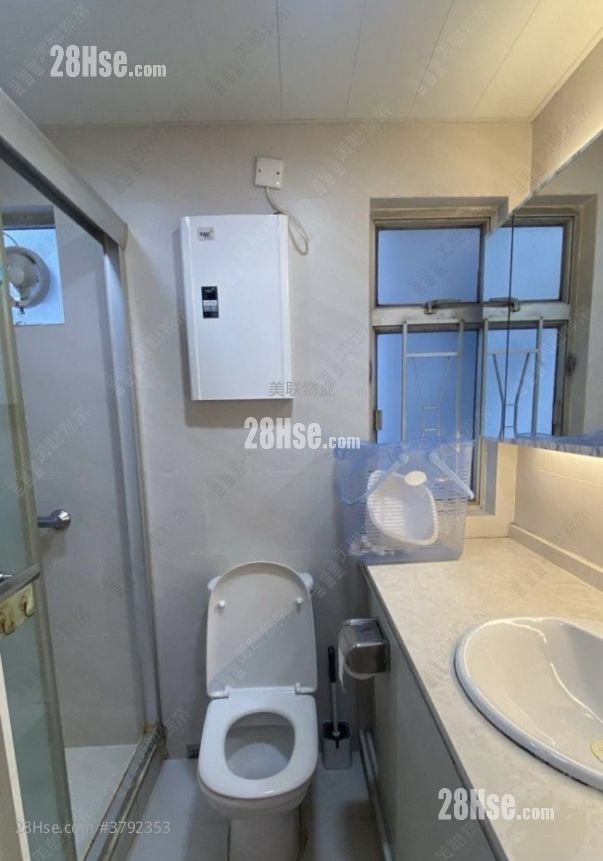 Kingswood Villas Sell 2 Bedrooms , 1 Bathroom 441 ft²