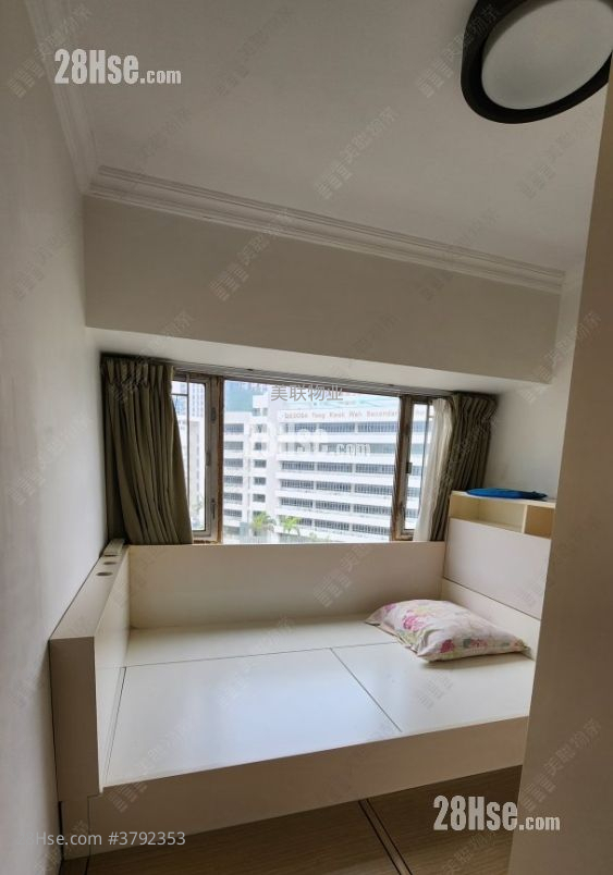 Kingswood Villas Sell 2 Bedrooms , 1 Bathroom 441 ft²