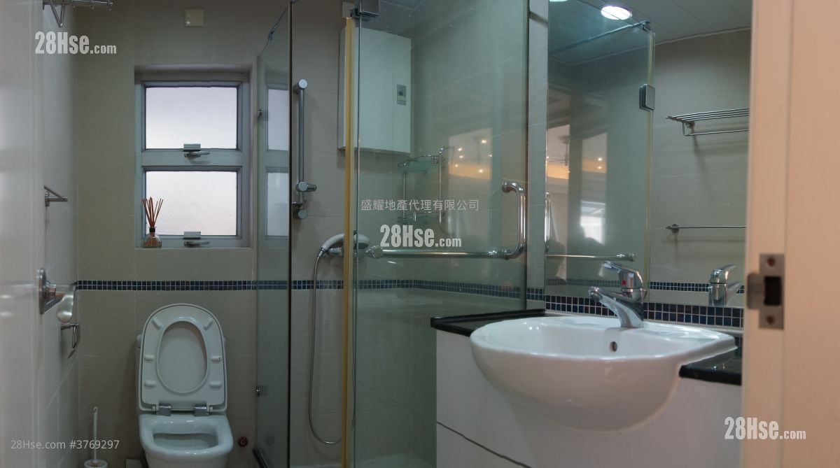 Evelyn Towers Rental 3 Bedrooms , 2 Bathrooms 1,065 ft²