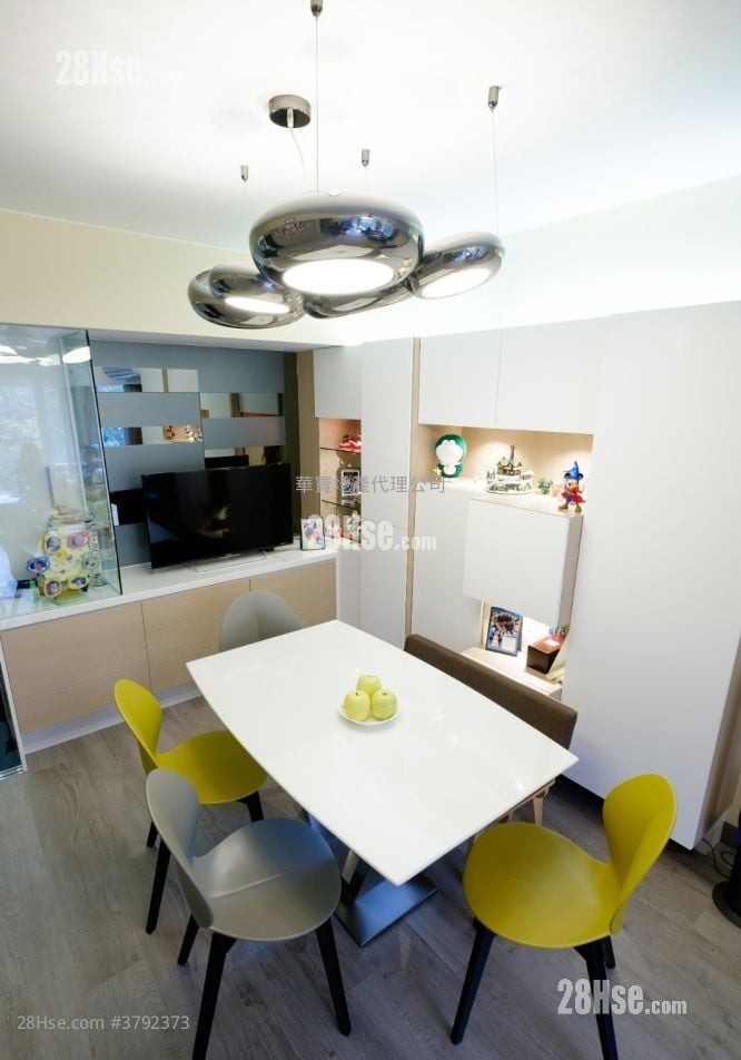 Dragon Inn Court Sell 3 Bedrooms , 2 Bathrooms 759 ft²