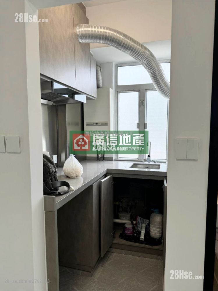 Shun King Building Rental 2 Bedrooms , 1 Bathroom 263 ft²