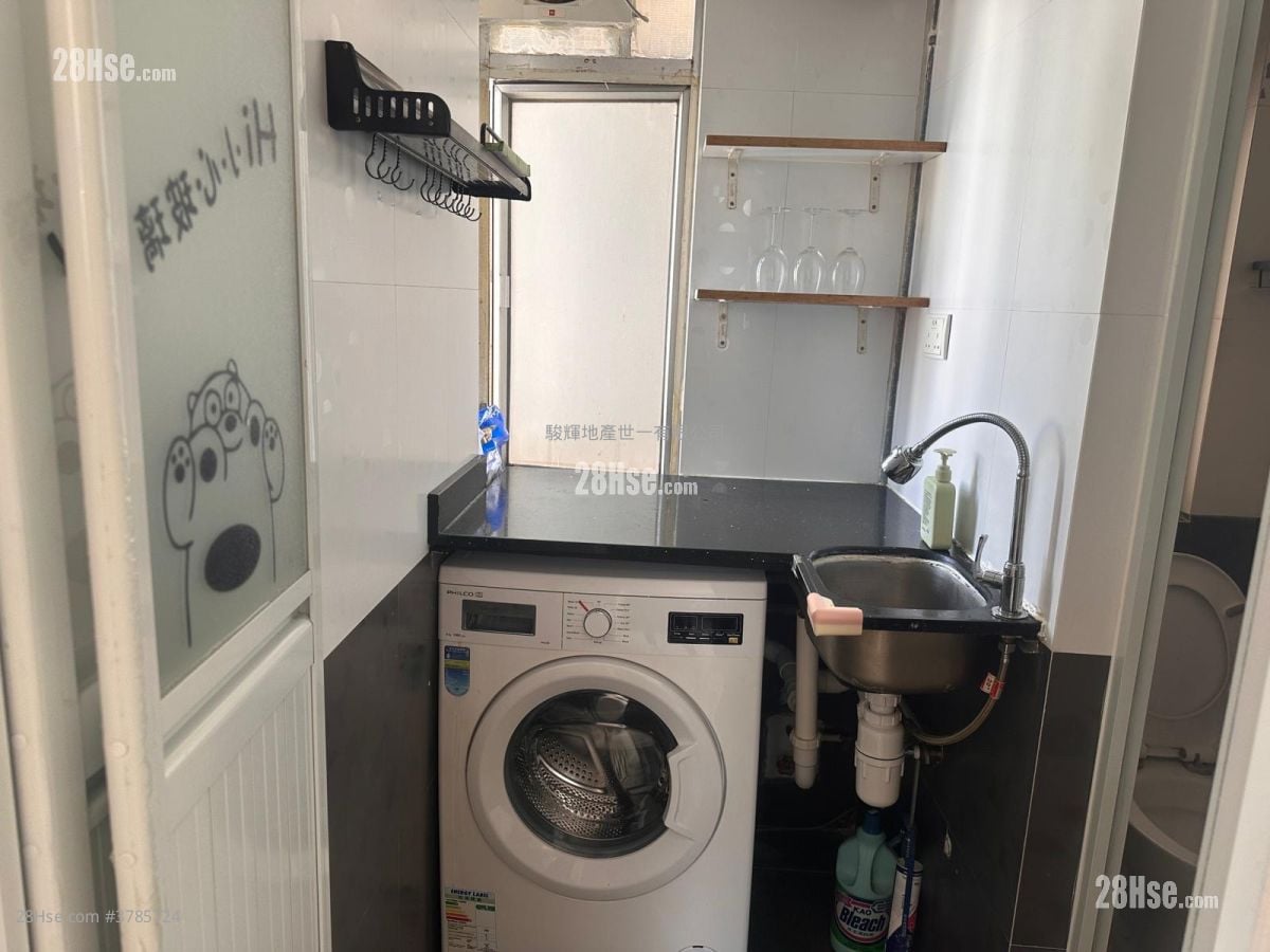 Portland Building Rental 2 Bedrooms 245 ft²