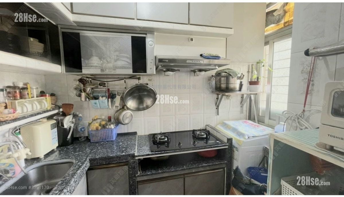 Yu Ming Court Sell 3 Bedrooms , 1 Bathroom 649 ft²