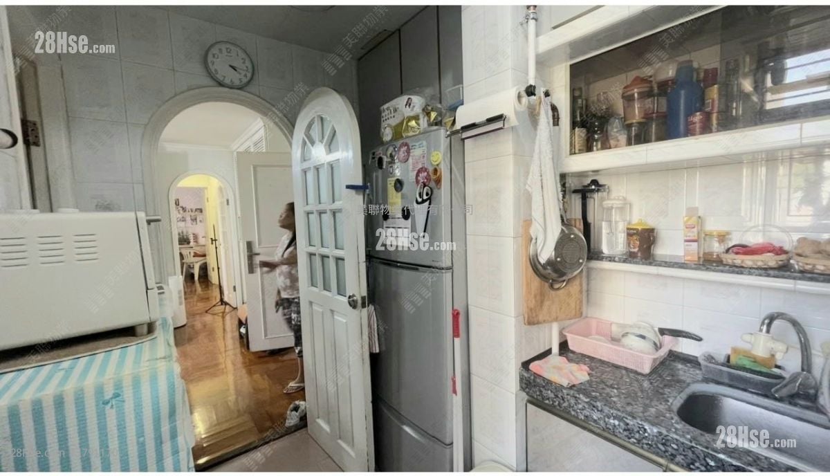 Yu Ming Court Sell 3 Bedrooms , 1 Bathroom 649 ft²