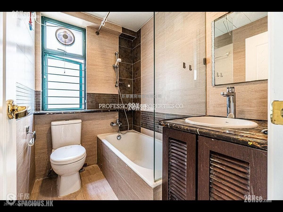 浴室: 蔚峦阁 租盘 3 房 , 2 浴室 652 平方尺