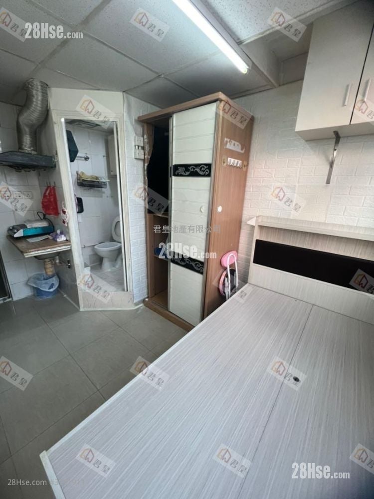 Cosmopolitan Centre Rental Studio , 1 Bathroom 110 ft²