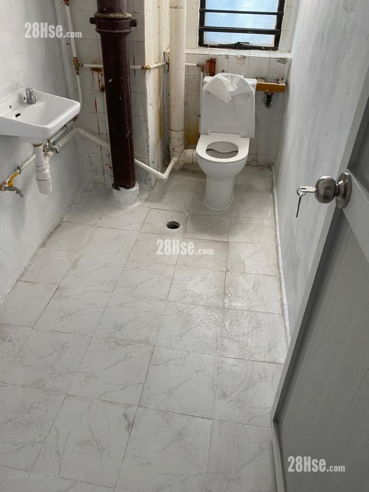 Luen Cheong Can Centre Rental 1 Toilet 2,944 ft²