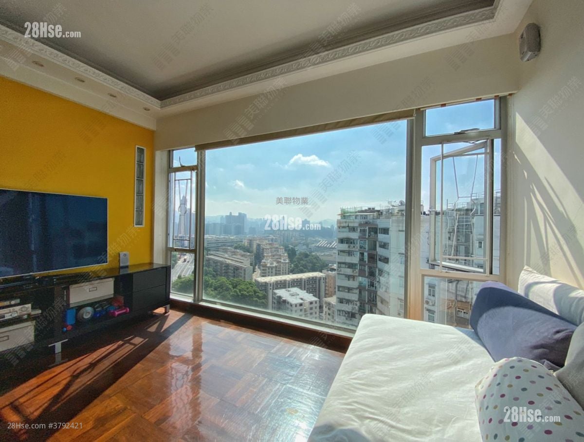 Beverley Heights Sell 3 Bedrooms , 2 Bathrooms 1,058 ft²