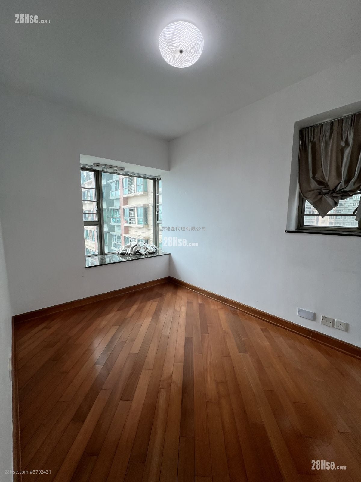 Park Central Sell 3 Bedrooms 638 ft²