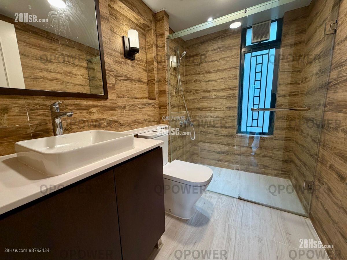 Hillview Court Sell 3 Bedrooms , 2 Bathrooms 1,147 ft²