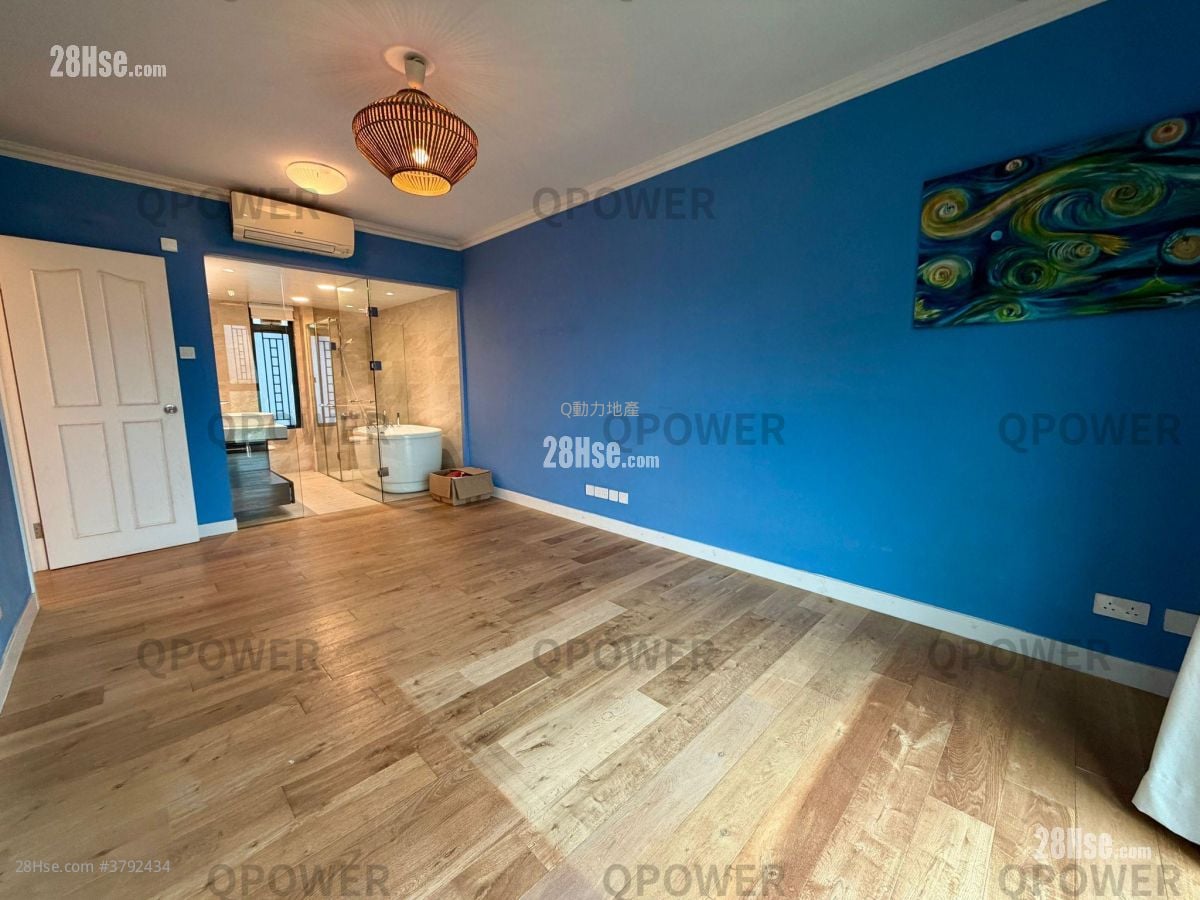 Hillview Court Sell 3 Bedrooms , 2 Bathrooms 1,147 ft²