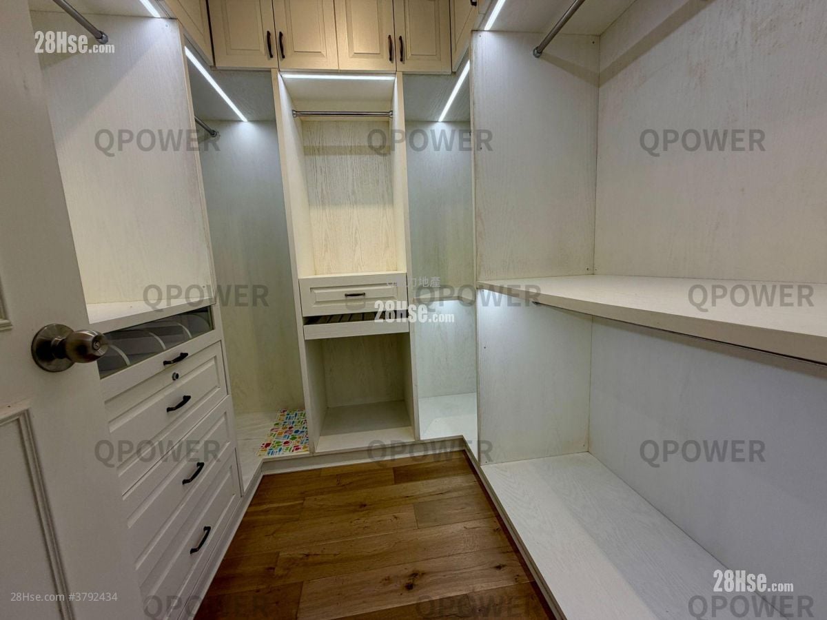 Hillview Court Sell 3 Bedrooms , 2 Bathrooms 1,147 ft²