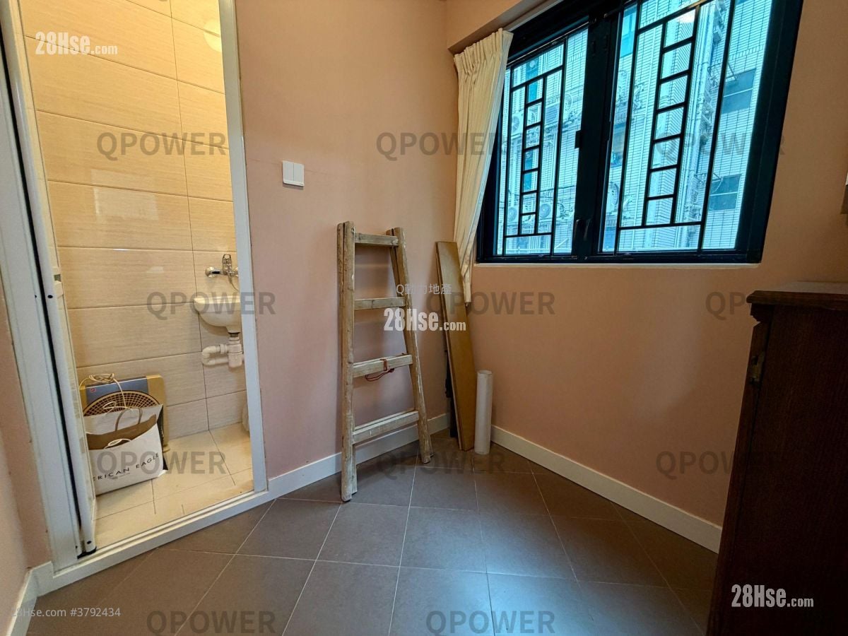 Hillview Court Sell 3 Bedrooms , 2 Bathrooms 1,147 ft²