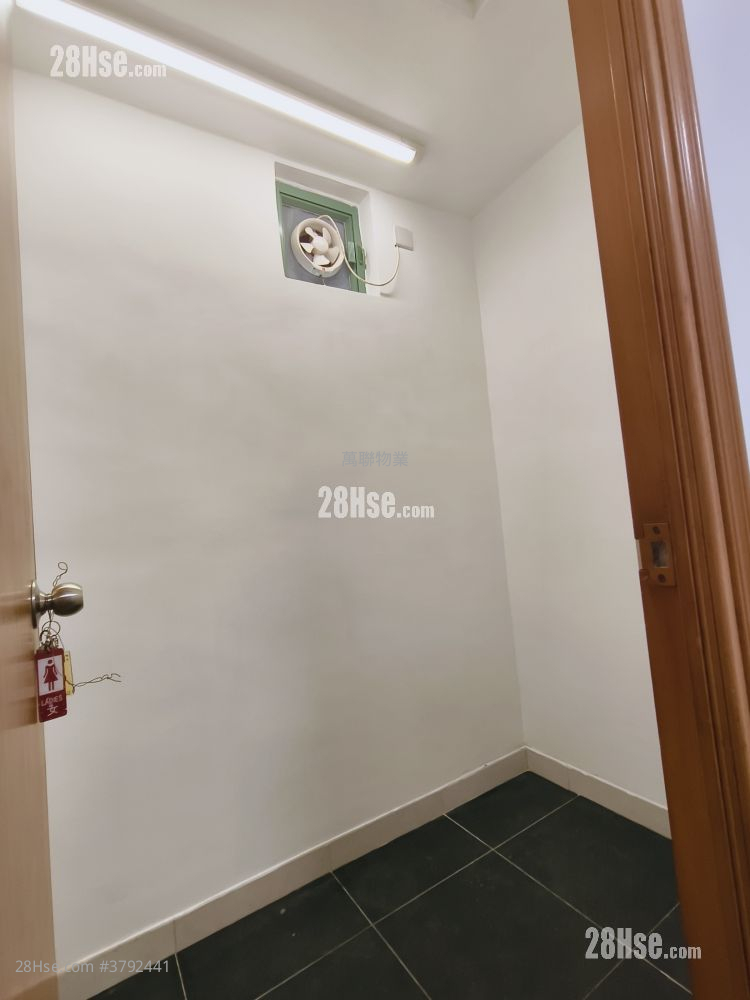 德信商场 售盘 80 平方尺