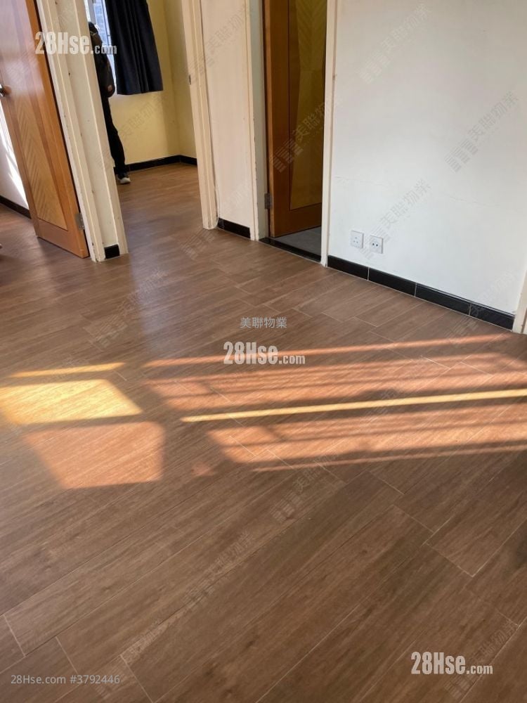 Hoi Tak Gardens Sell 2 Bedrooms 312 ft²