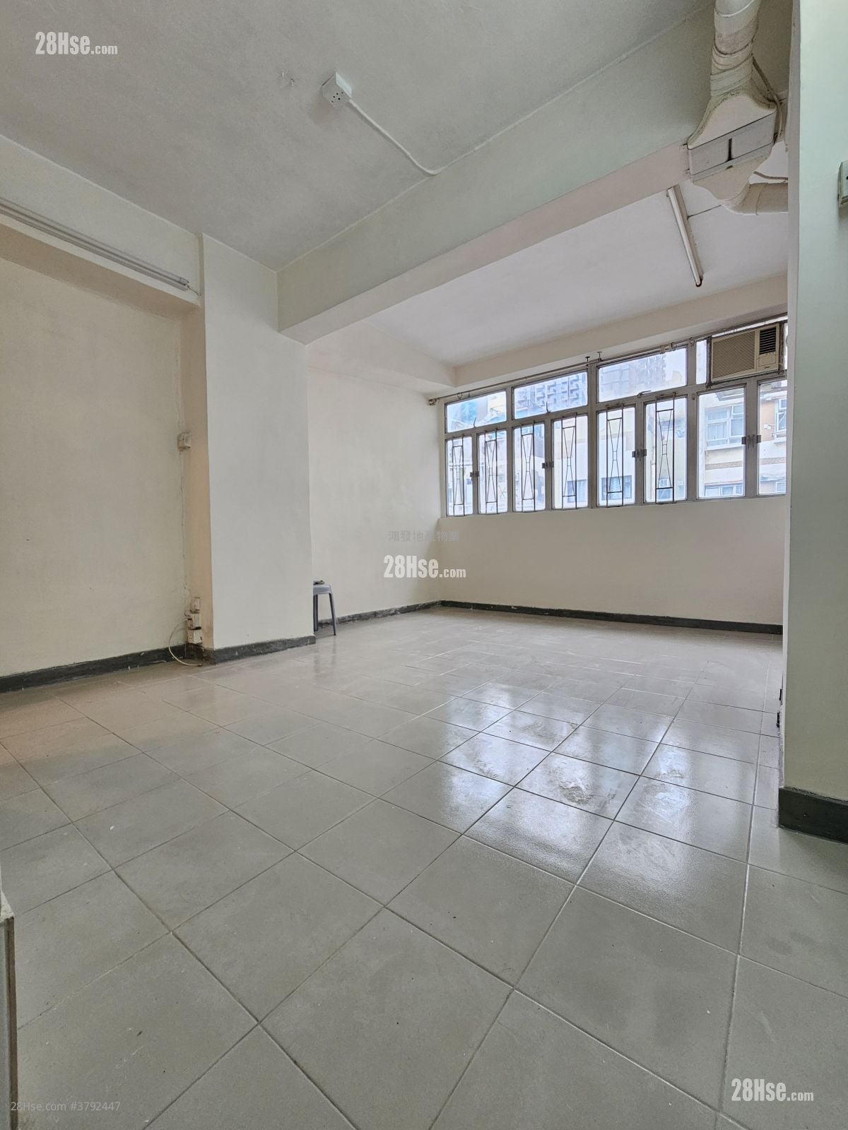 37-39 Fuk Wing Street Sell 3 Bedrooms , 3 Bathrooms 720 ft²