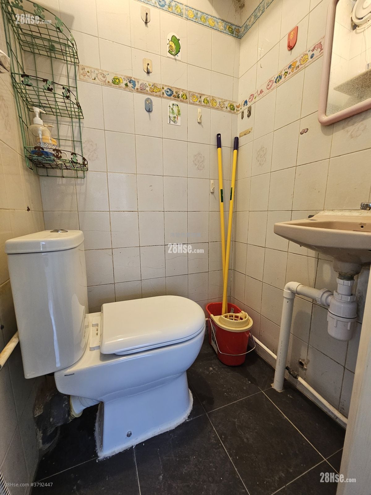 37-39 Fuk Wing Street Sell 3 Bedrooms , 3 Bathrooms 720 ft²