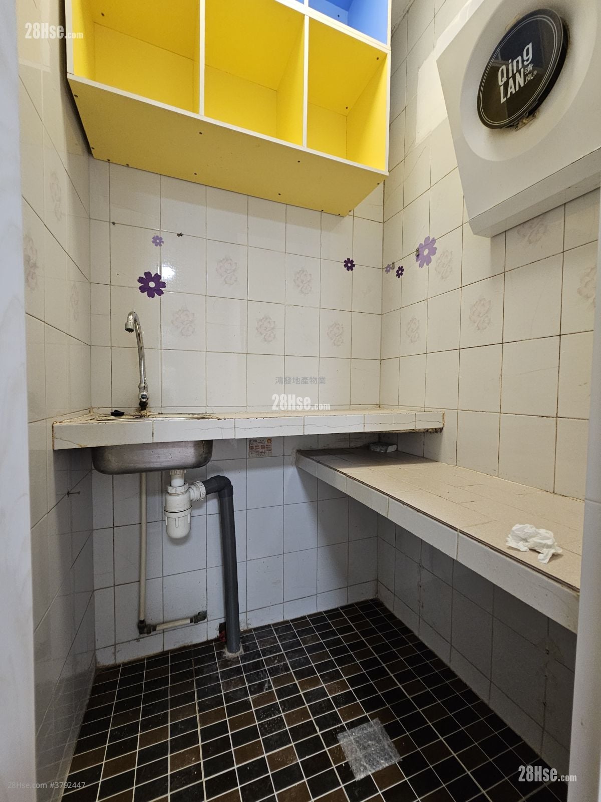 37-39 Fuk Wing Street Sell 3 Bedrooms , 3 Bathrooms 720 ft²