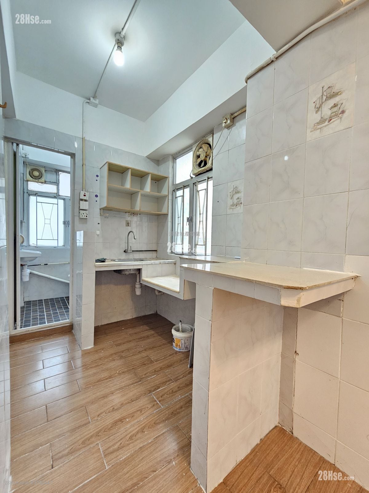 37-39 Fuk Wing Street Sell 3 Bedrooms , 3 Bathrooms 720 ft²