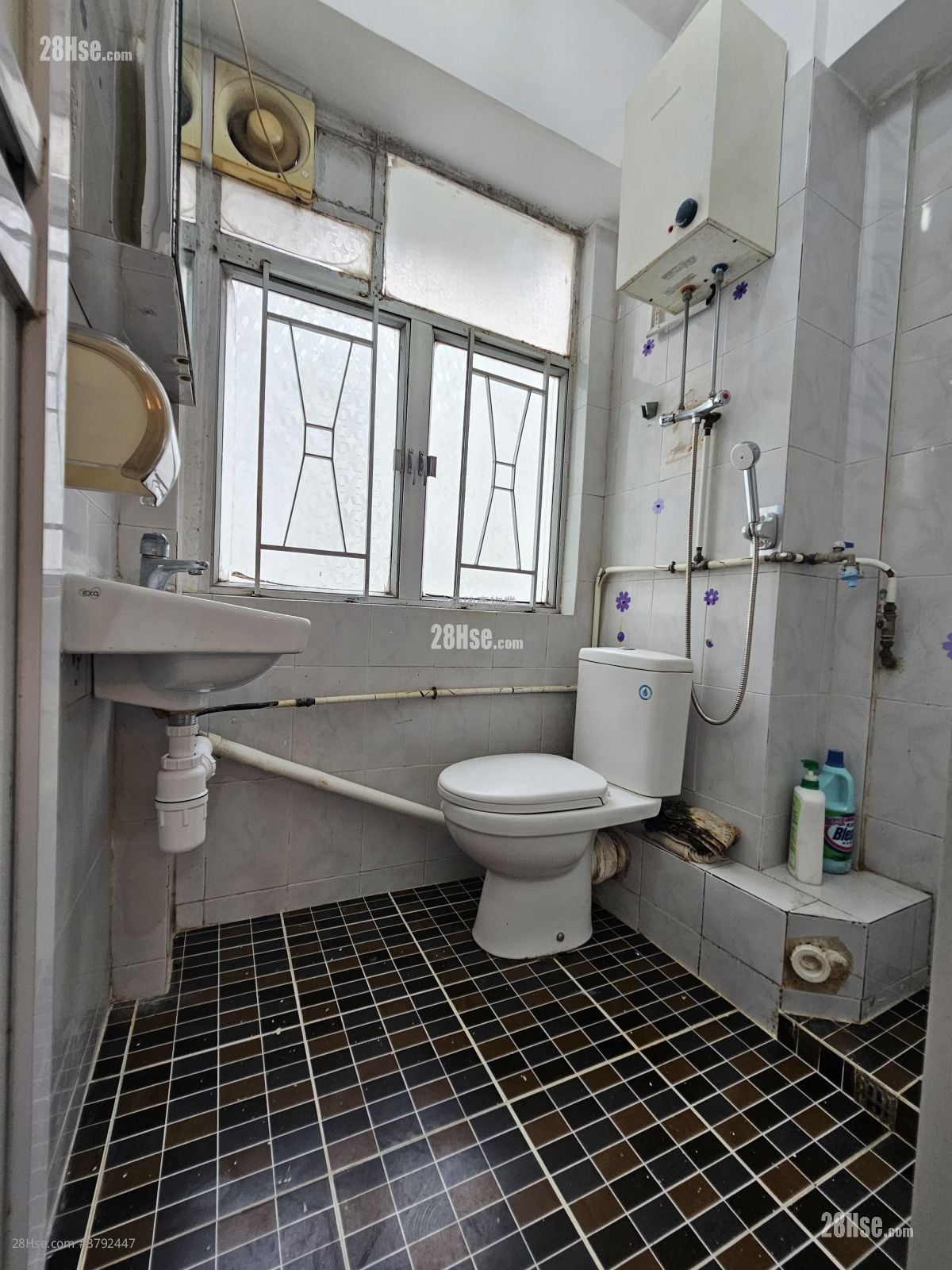 37-39 Fuk Wing Street Sell 3 Bedrooms , 3 Bathrooms 720 ft²