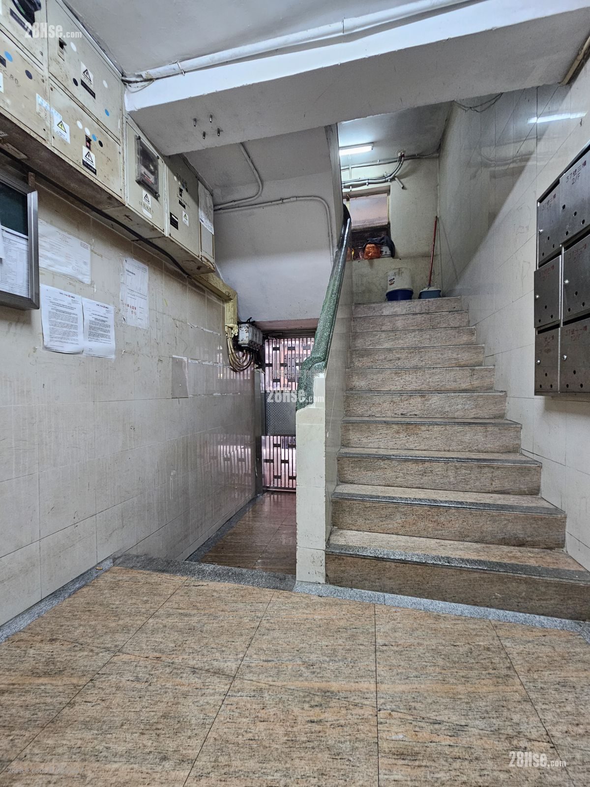 37-39 Fuk Wing Street Sell 3 Bedrooms , 3 Bathrooms 720 ft²