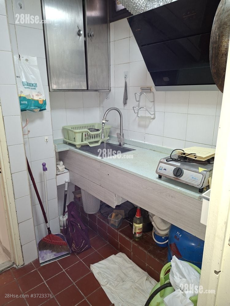 Tenement House Rental 2 Bedrooms , 1 Bathroom 390 ft²