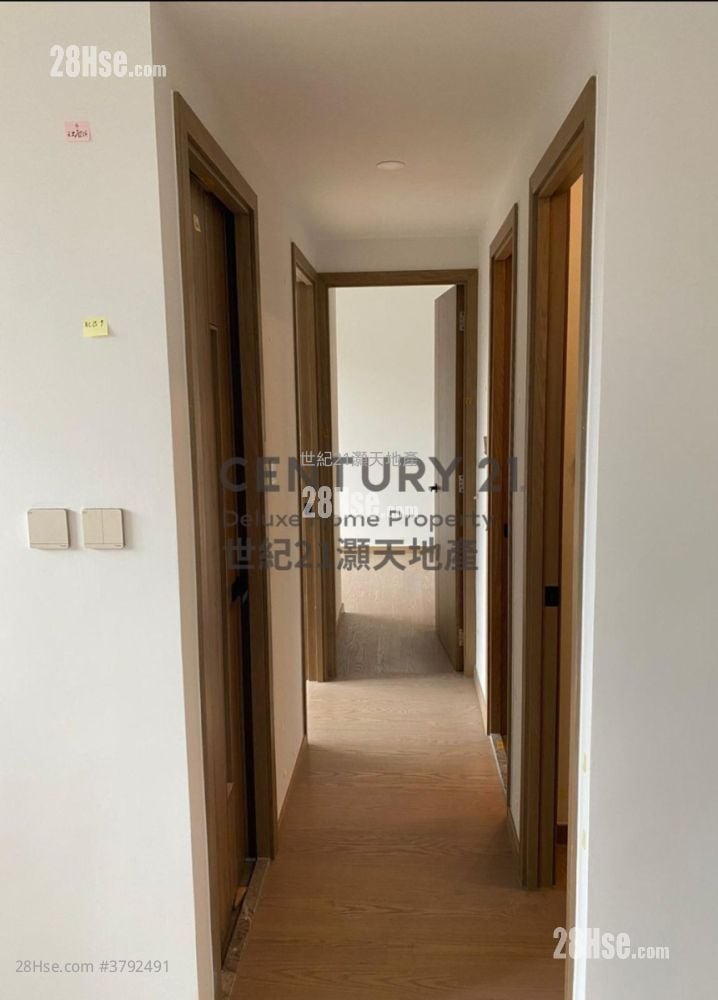 Centra Horizon Rental 2 Bedrooms , 2 Bathrooms 581 ft²