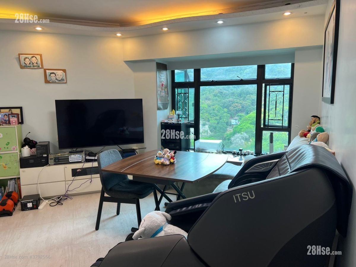 Royal Ascot Sell 2 Bedrooms , 1 Bathroom 594 ft²