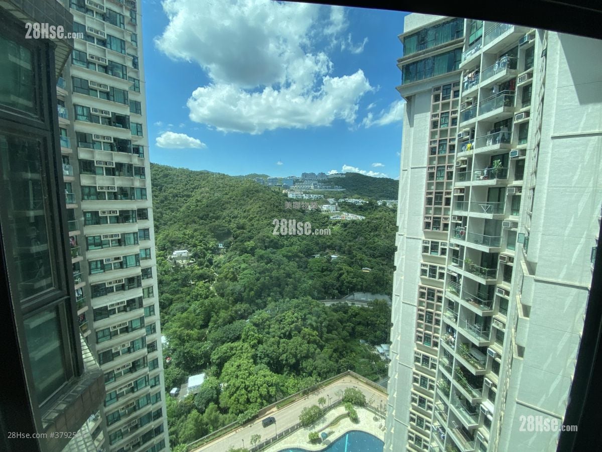 Royal Ascot Sell 2 Bedrooms , 1 Bathroom 594 ft²