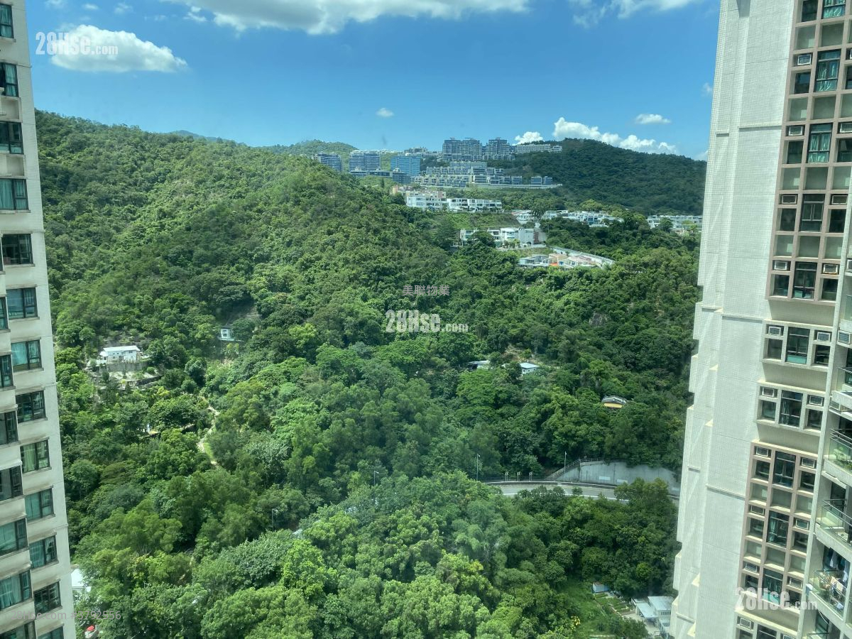 Royal Ascot Sell 2 Bedrooms , 1 Bathroom 594 ft²