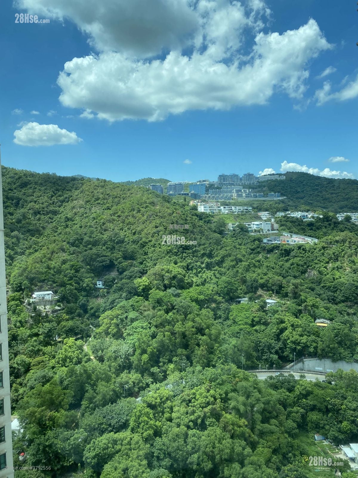 Royal Ascot Sell 2 Bedrooms , 1 Bathroom 594 ft²