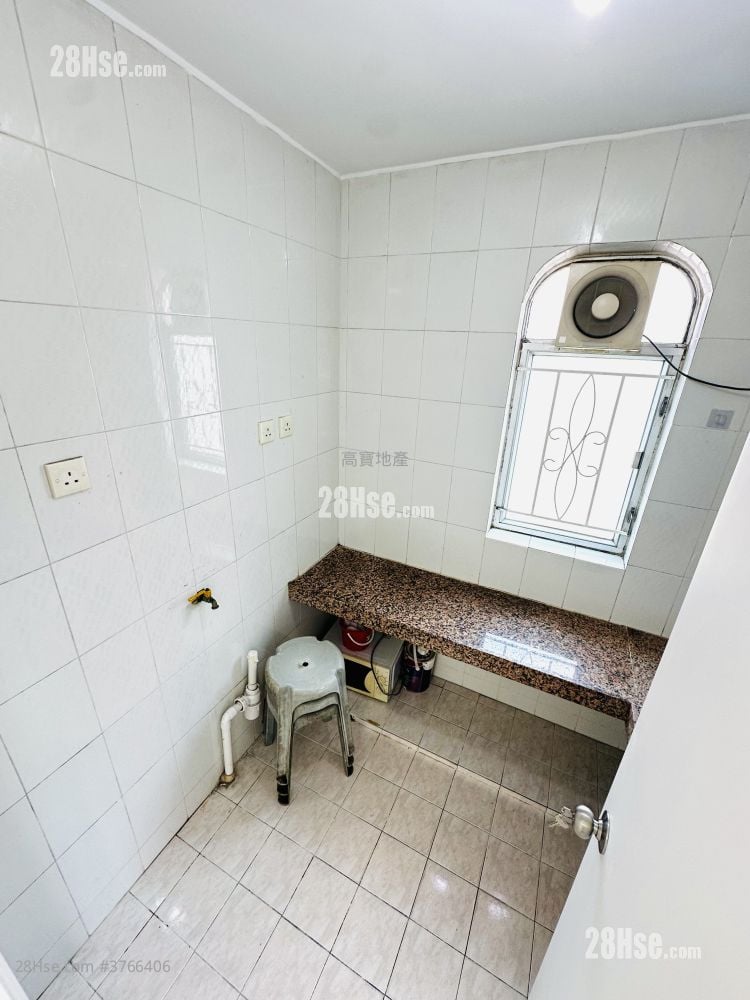 Village Rental 3 Bedrooms , 1 Bathroom 700 ft²