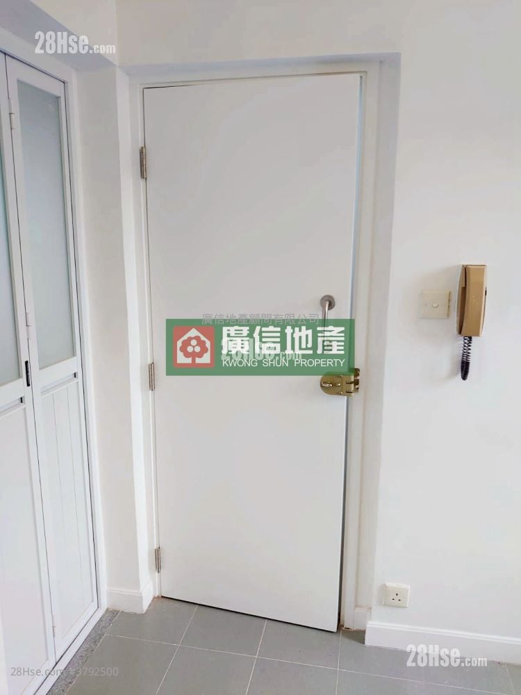 Konwall Court Sell Studio , 1 Bathroom 213 ft²