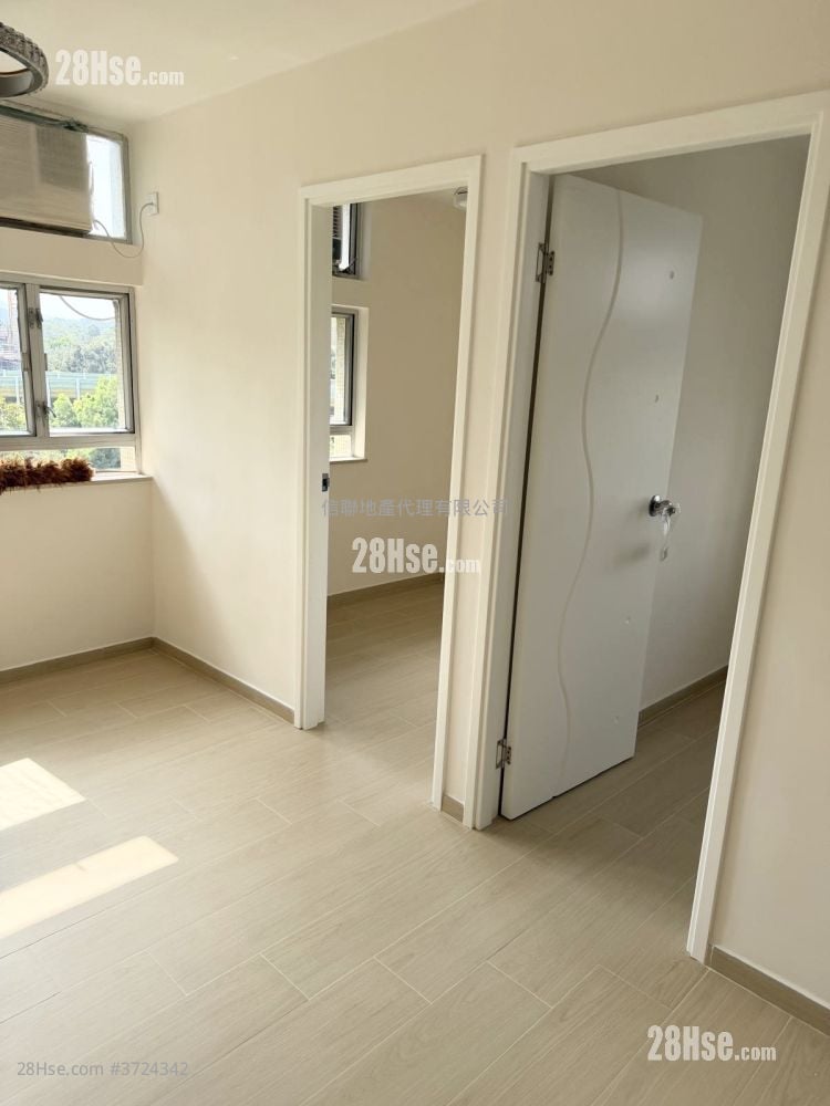 Choi Po Court Sell 2 Bedrooms , 1 Bathroom 394 ft²