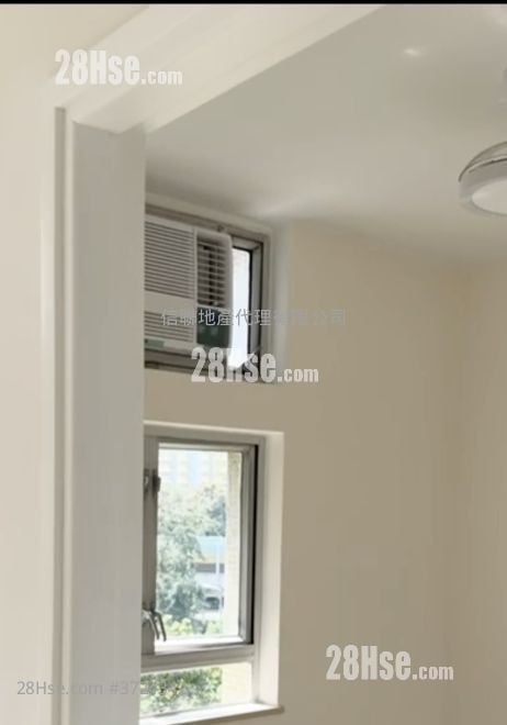 Choi Po Court Sell 2 Bedrooms , 1 Bathroom 394 ft²