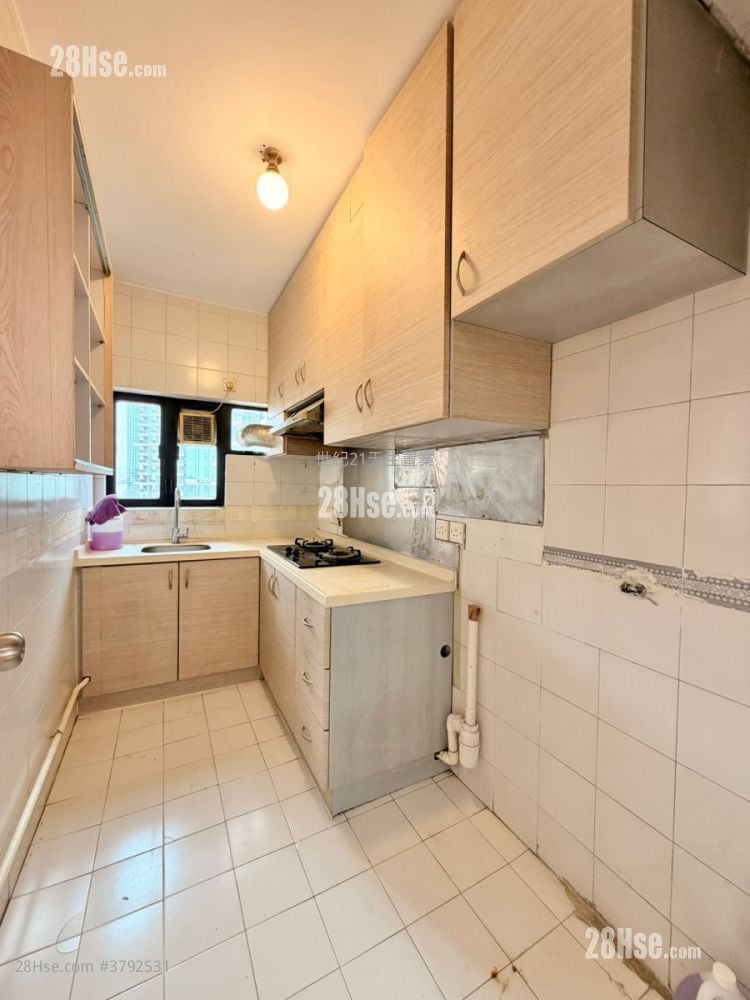 Hong Kong Gold Coast Sell 685 ft²