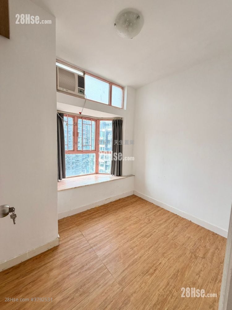 Hong Kong Gold Coast Sell 685 ft²