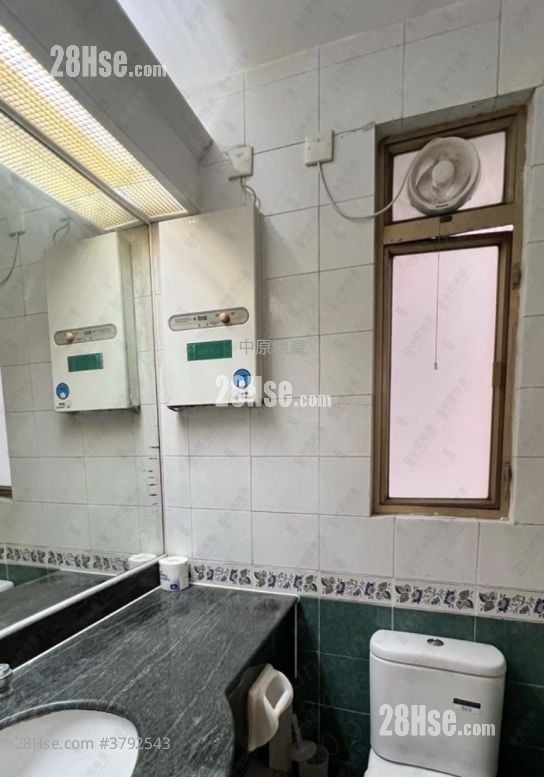 新峰花园 售盘 3 房 , 2 浴室 883 平方尺