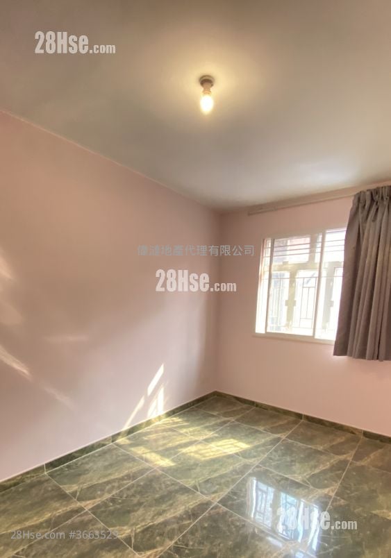 村屋 租盘 3 房 700 平方尺