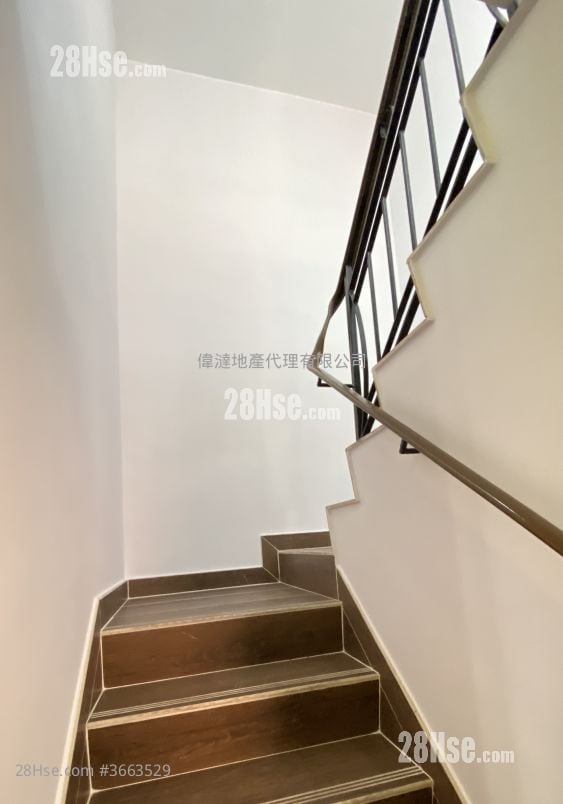 村屋 租盘 3 房 700 平方尺