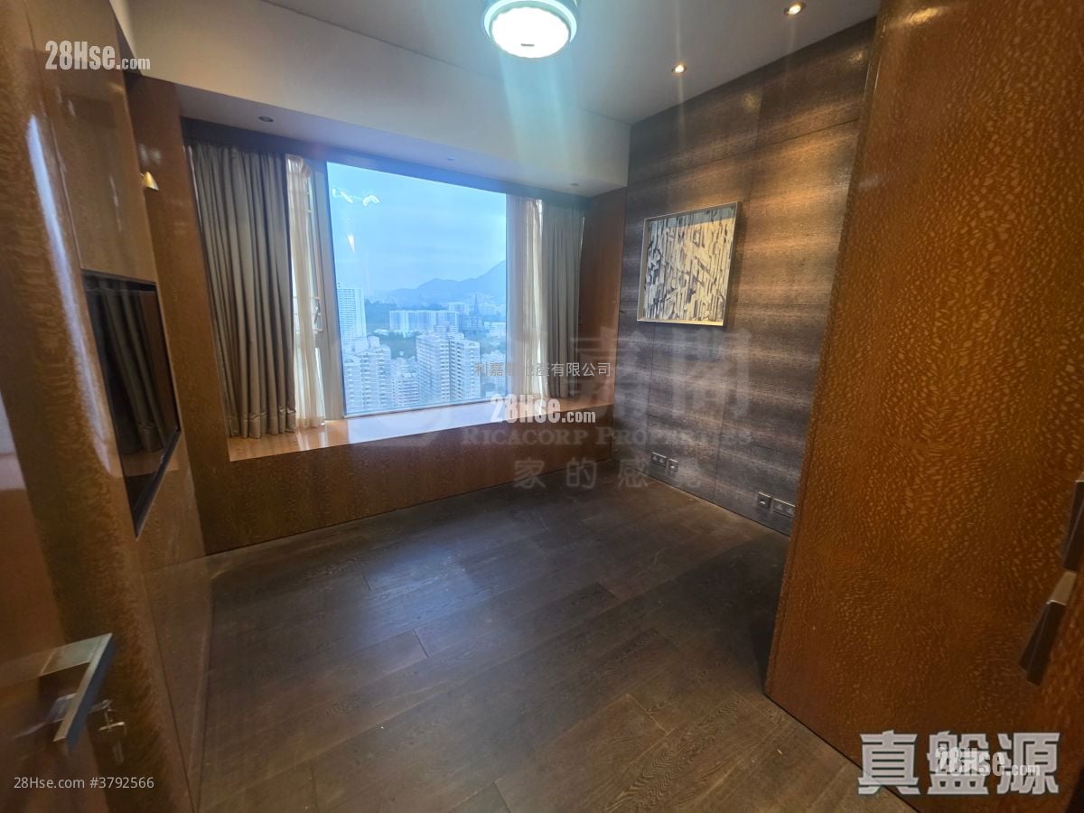 The Latitude Sell 3 Bedrooms 1,595 ft²