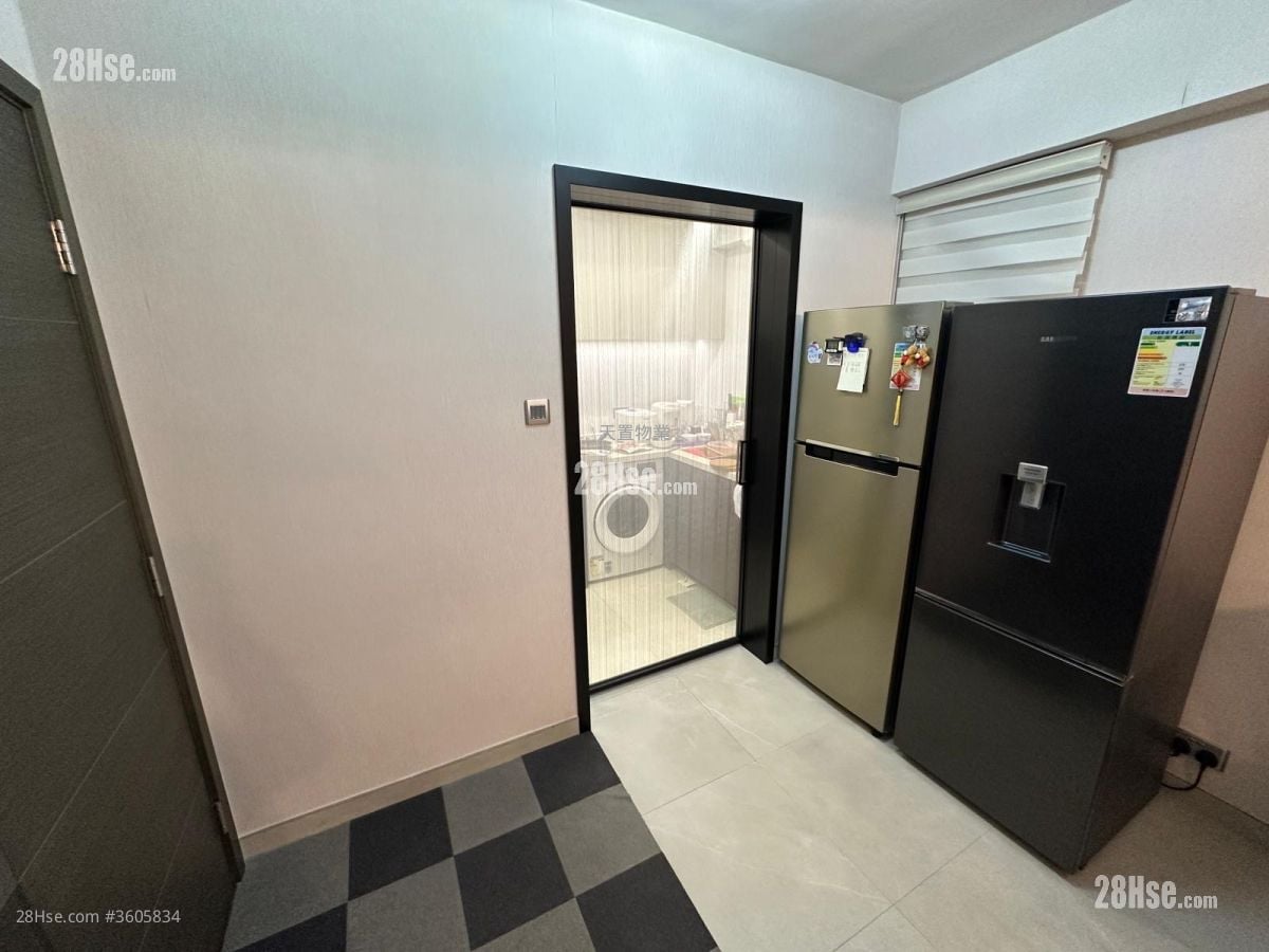 Bauhinia Garden Sell 2 Bedrooms , 2 Bathrooms 710 ft²