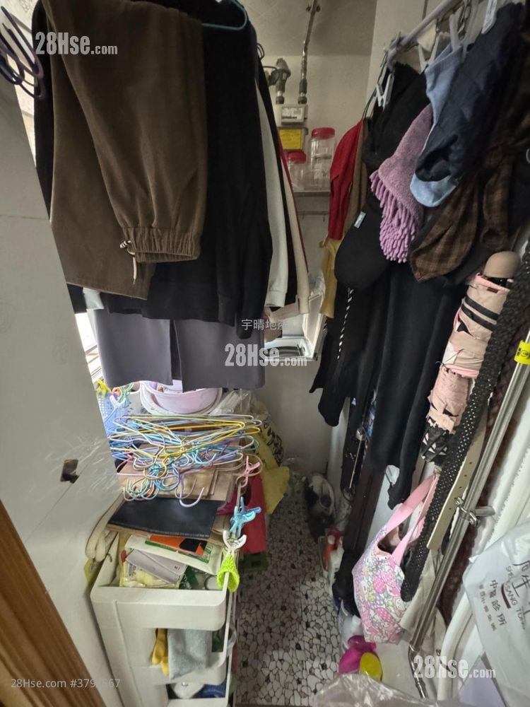 Nam Chong Estate Sell 2 Bedrooms , 1 Bathroom 439 ft²