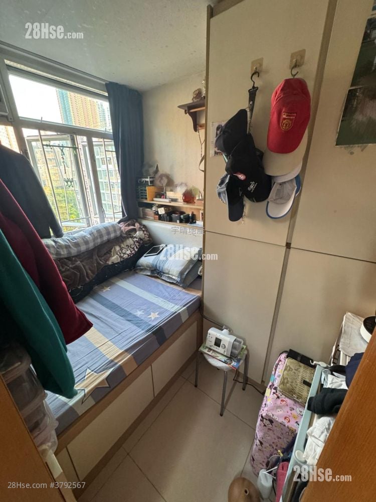 Nam Chong Estate Sell 2 Bedrooms , 1 Bathroom 439 ft²