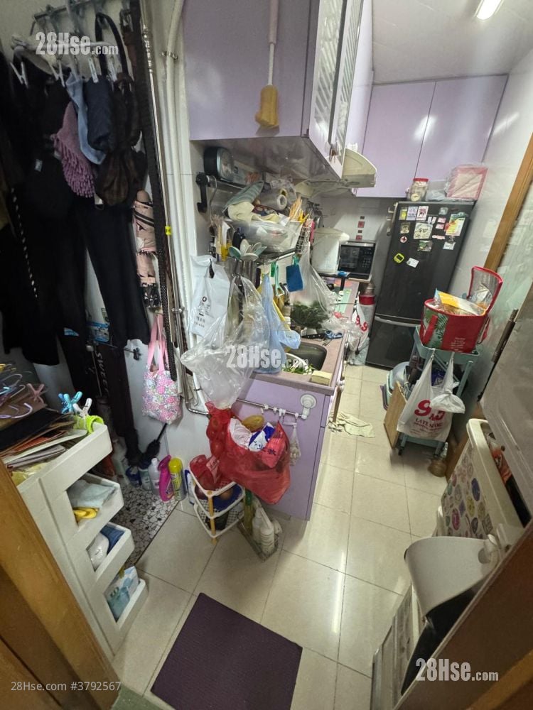 Nam Chong Estate Sell 2 Bedrooms , 1 Bathroom 439 ft²
