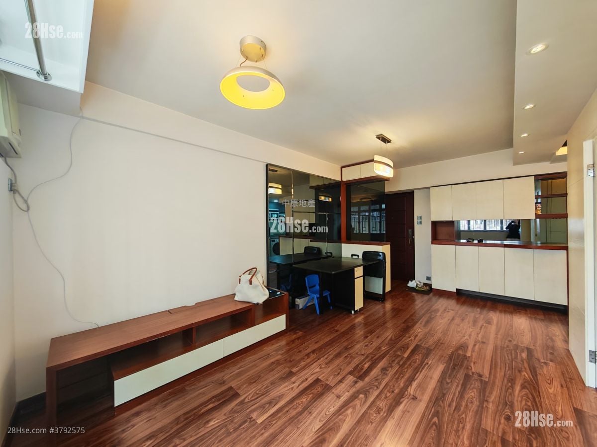 Balwin Court Sell 3 Bedrooms , 2 Bathrooms 639 ft²