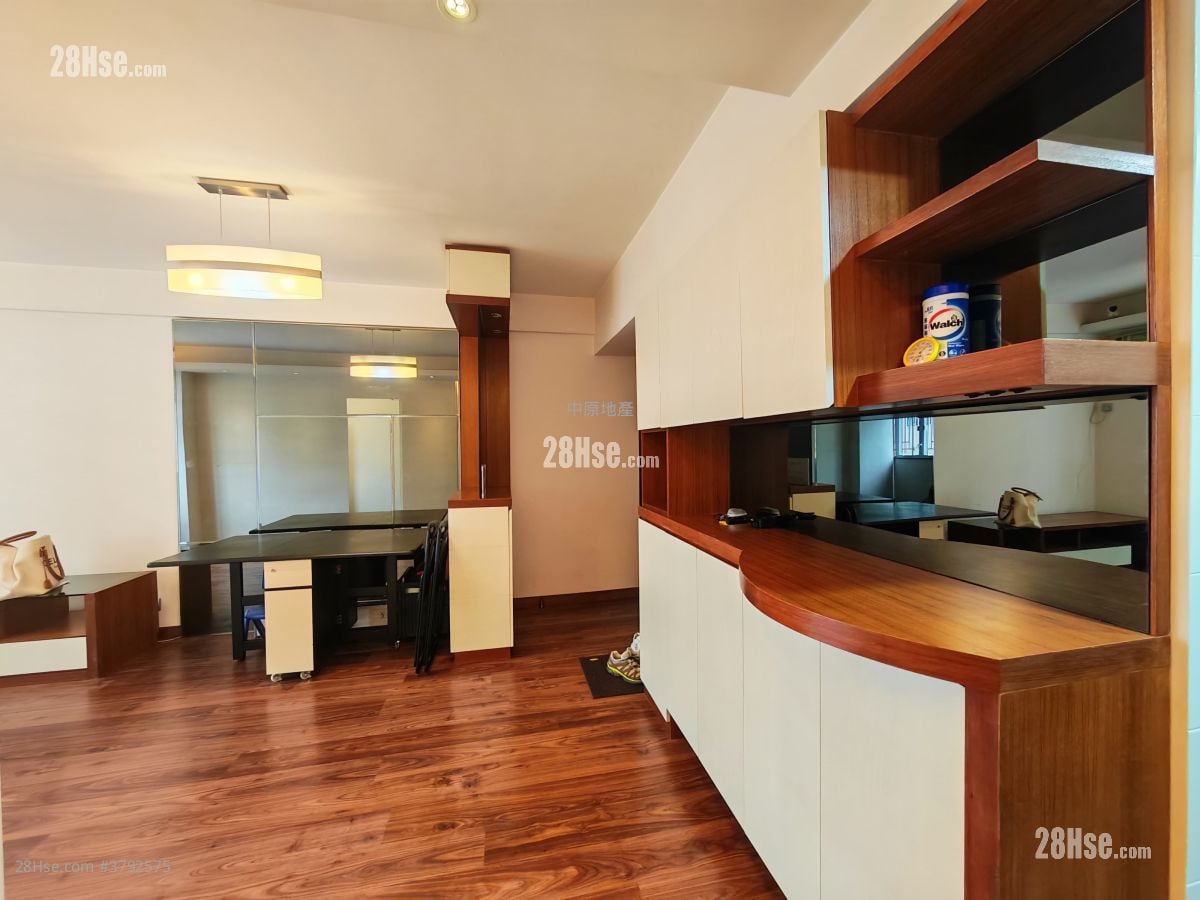 Balwin Court Sell 3 Bedrooms , 2 Bathrooms 639 ft²