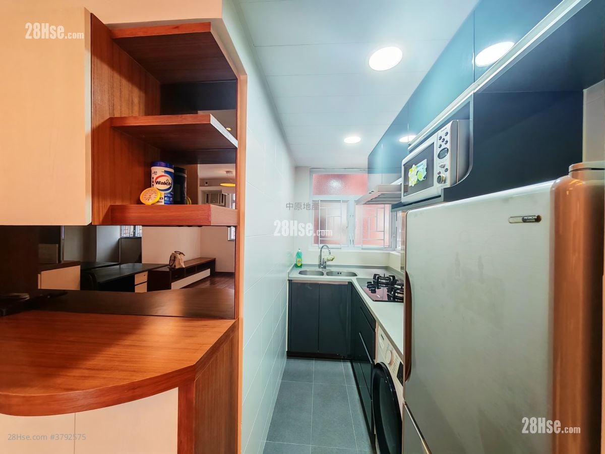 Balwin Court Sell 3 Bedrooms , 2 Bathrooms 639 ft²